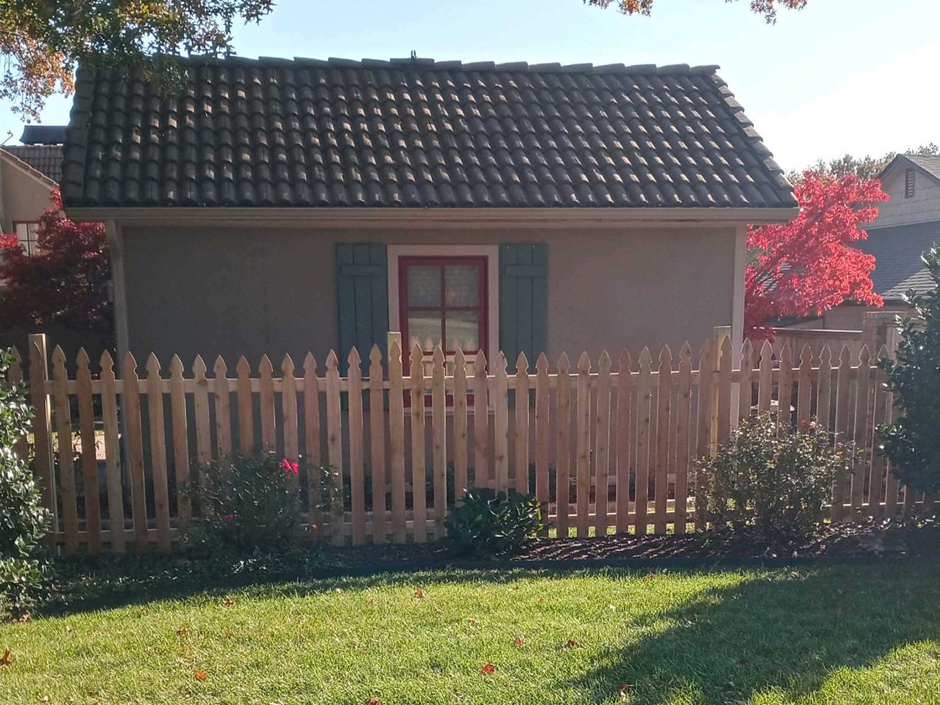 Oakhurst OK cap and trim style wood fence